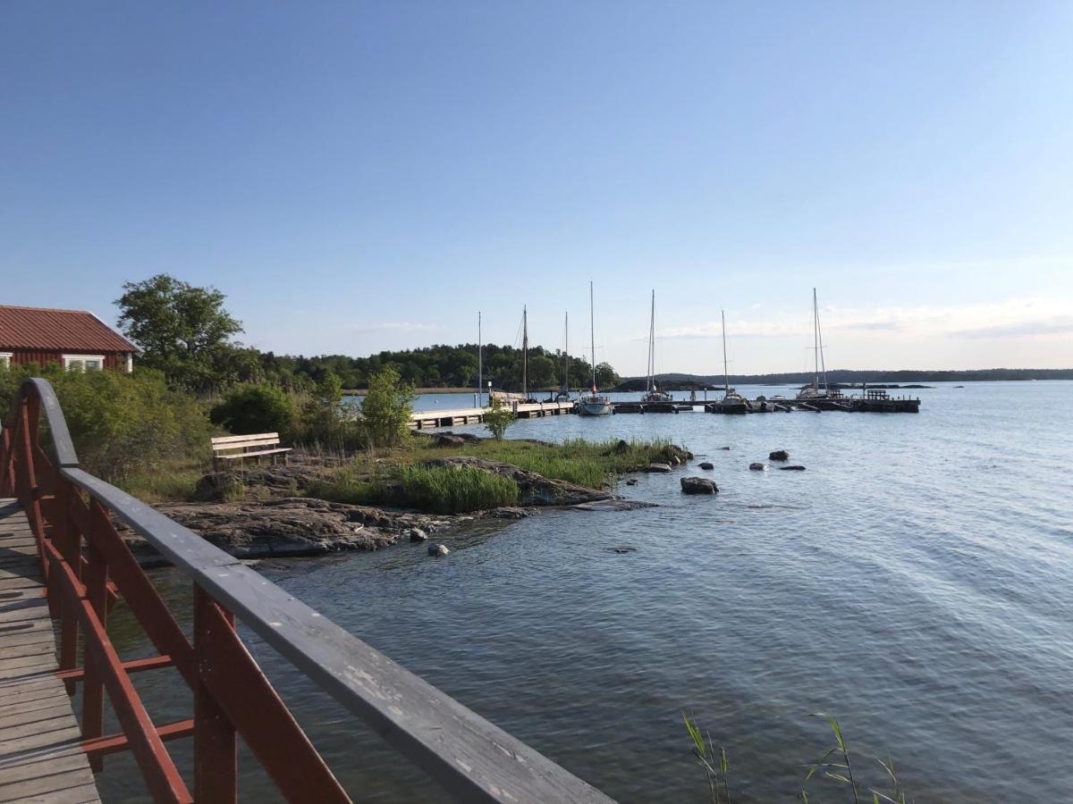 Villa Minihus Med Stor Traedgardstomt Naera Golf Och Hav Trosa Exterior foto