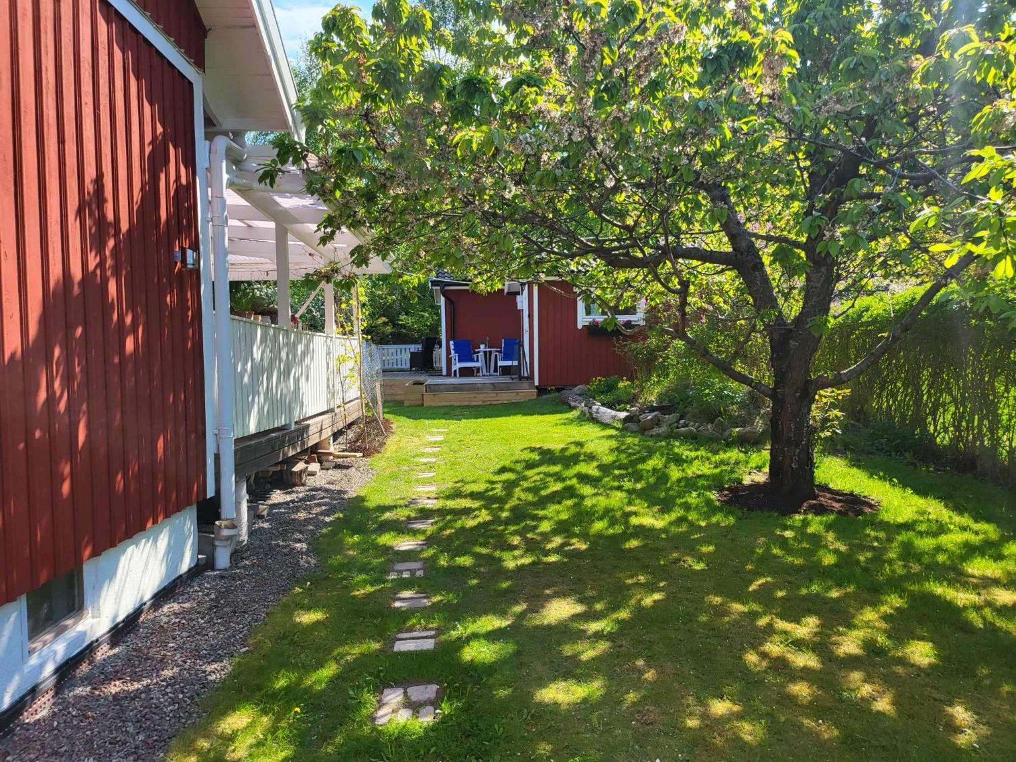 Villa Minihus Med Stor Traedgardstomt Naera Golf Och Hav Trosa Exterior foto